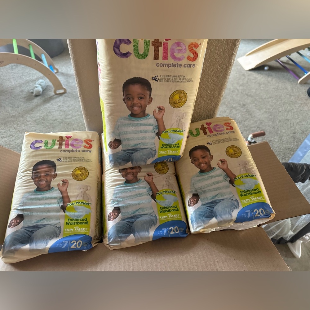 4 new packs of size 7 diapers